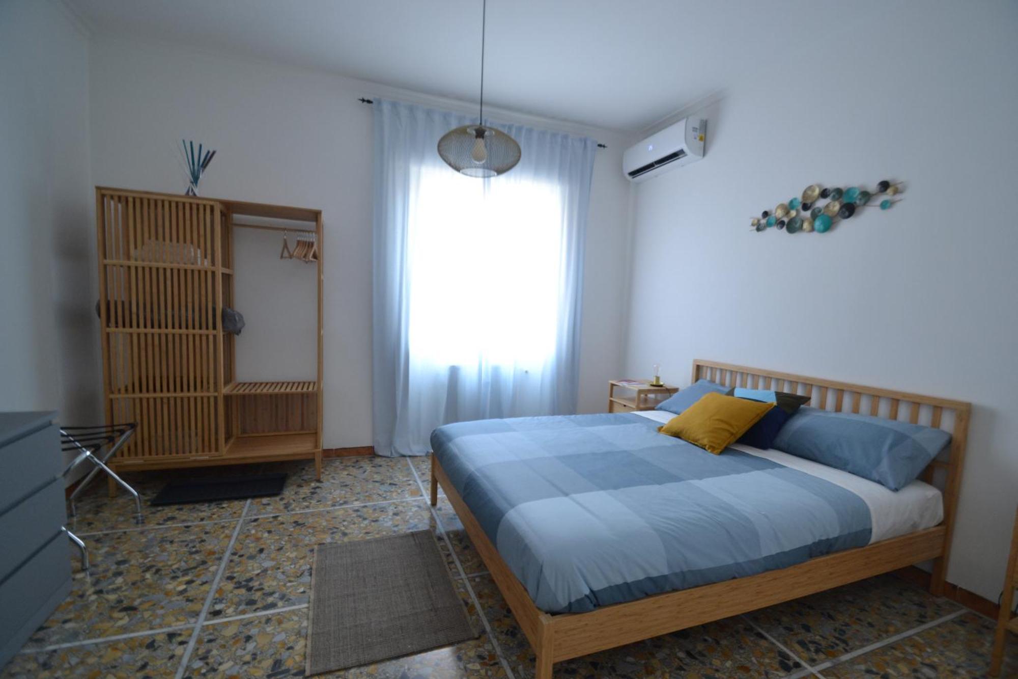 Amy Apartment Rom